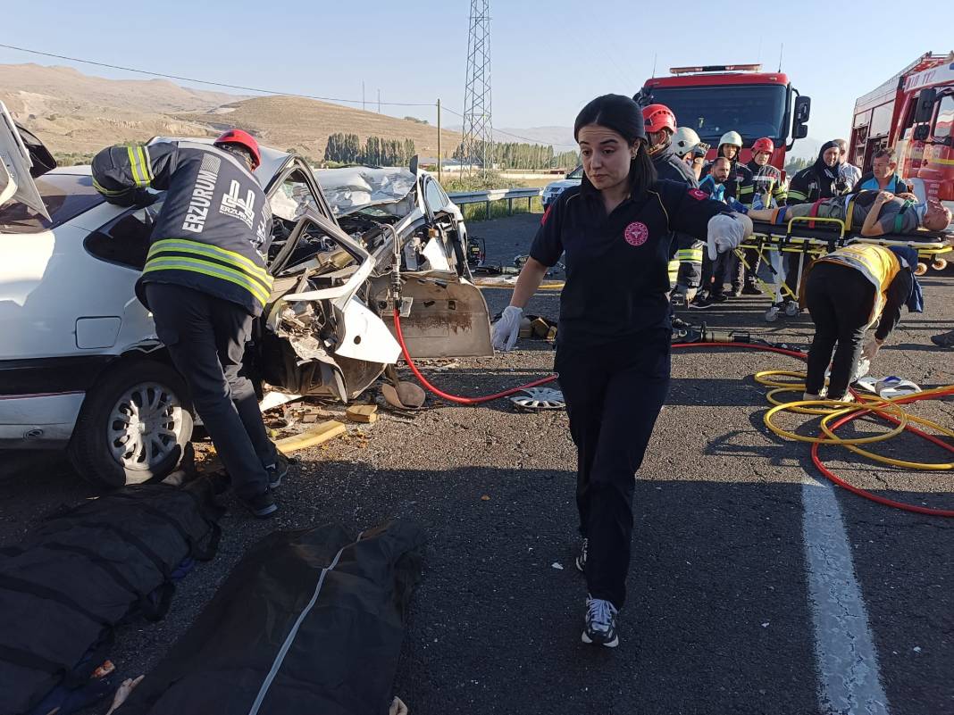Demir yığınına dönen otomobillerden acı çıktı: 4 ölü, 4 yaralı 4